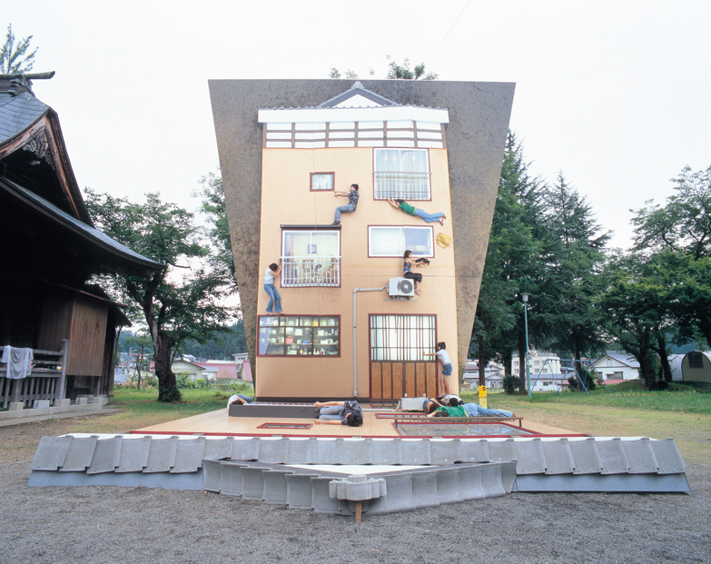 Leandro Erlich "Tsumari's House"