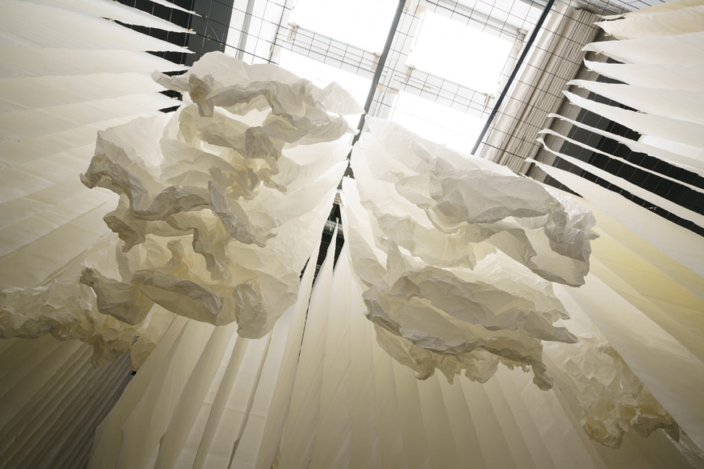 市原湖畔美術館「雲巻雲舒 現代中国美術展・紙」再開（7月26日まで